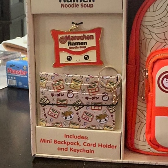 Maruchan Ramen Mini Backpack, Card Holder & Keychain - Picture 3 of 4